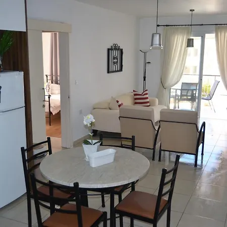Aristo Universe 5 , Bobs Cave Apartment *